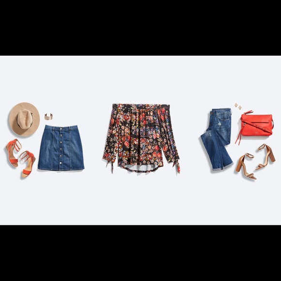 Daniel Rainn Flowered top FLASHSALE - Picture 2 of 2